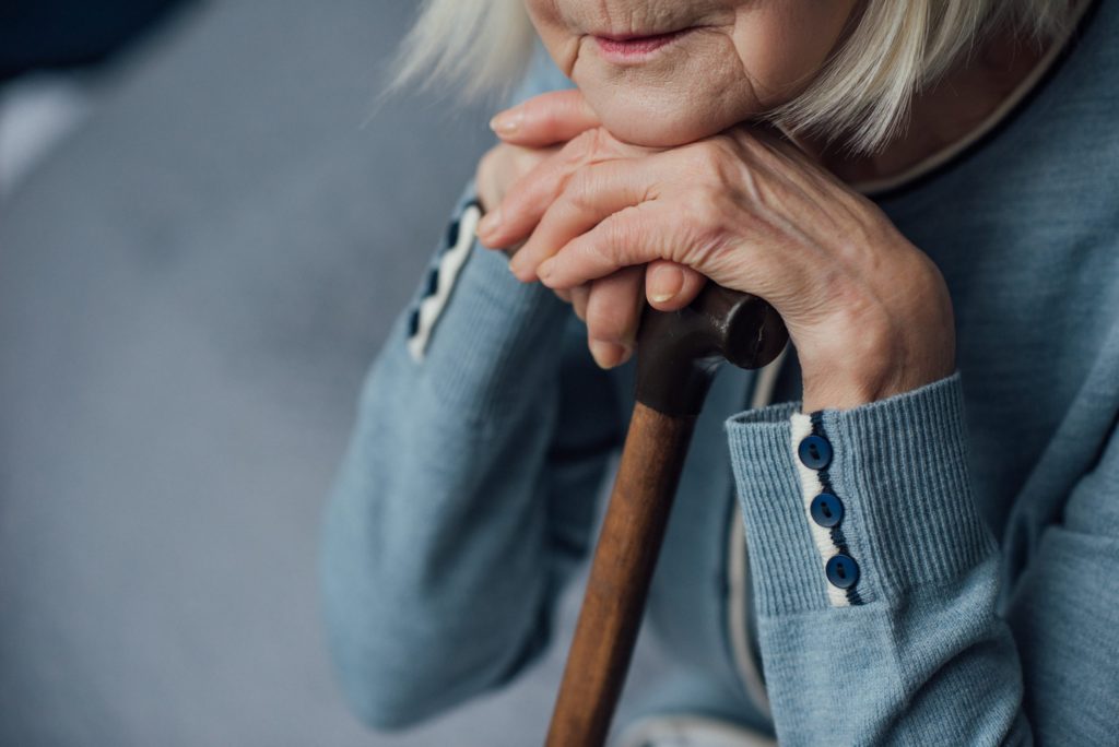 Opieka nad seniorami w Polsce kuleje. „Temat starości nie jest medialny”