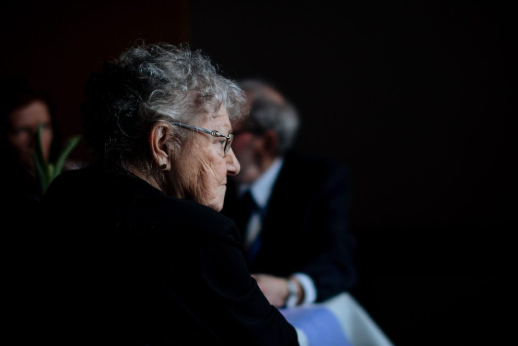 To dlatego chorzy na alzheimera bywają agresywni. „Jakbyśmy wkładali palec w otwartą ranę po amputacji”